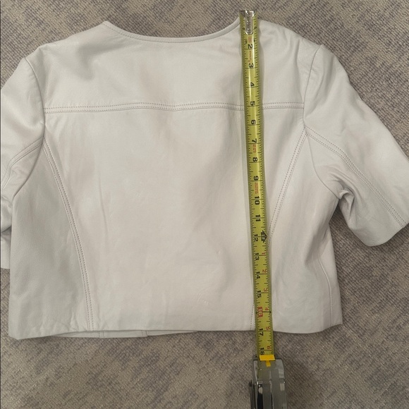 LAMARQUE White cropped leather motorcycle jacket. - Picture 10 of 10
